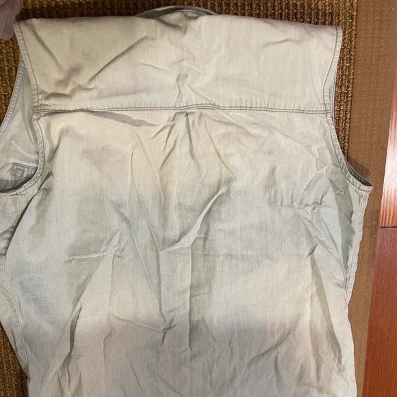 Madewell chambray sleeveless button down - Picture 2 of 2